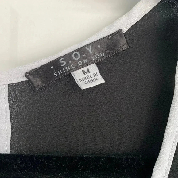 SOY Shine On You Sleeveless Black White Trimmed Cross Back Straps Blouse Size M - Picture 3 of 11